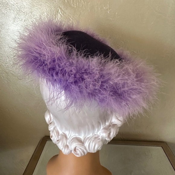 REFINED 1940s' PURPLE FELT CAP WITH LAVENDER FEATHER TRIM - Picture 6 of 12
